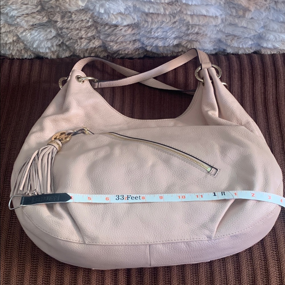 Michael Kors Leather Blush Hobo Bag with Dustbag. - Picture 13 of 15